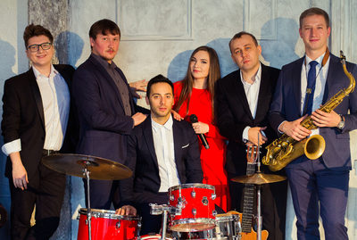 Fedor Durandin solista del gruppo musicale Kapuchinocay di giovani musicisti professionisti a San Pietroburgo - Russia